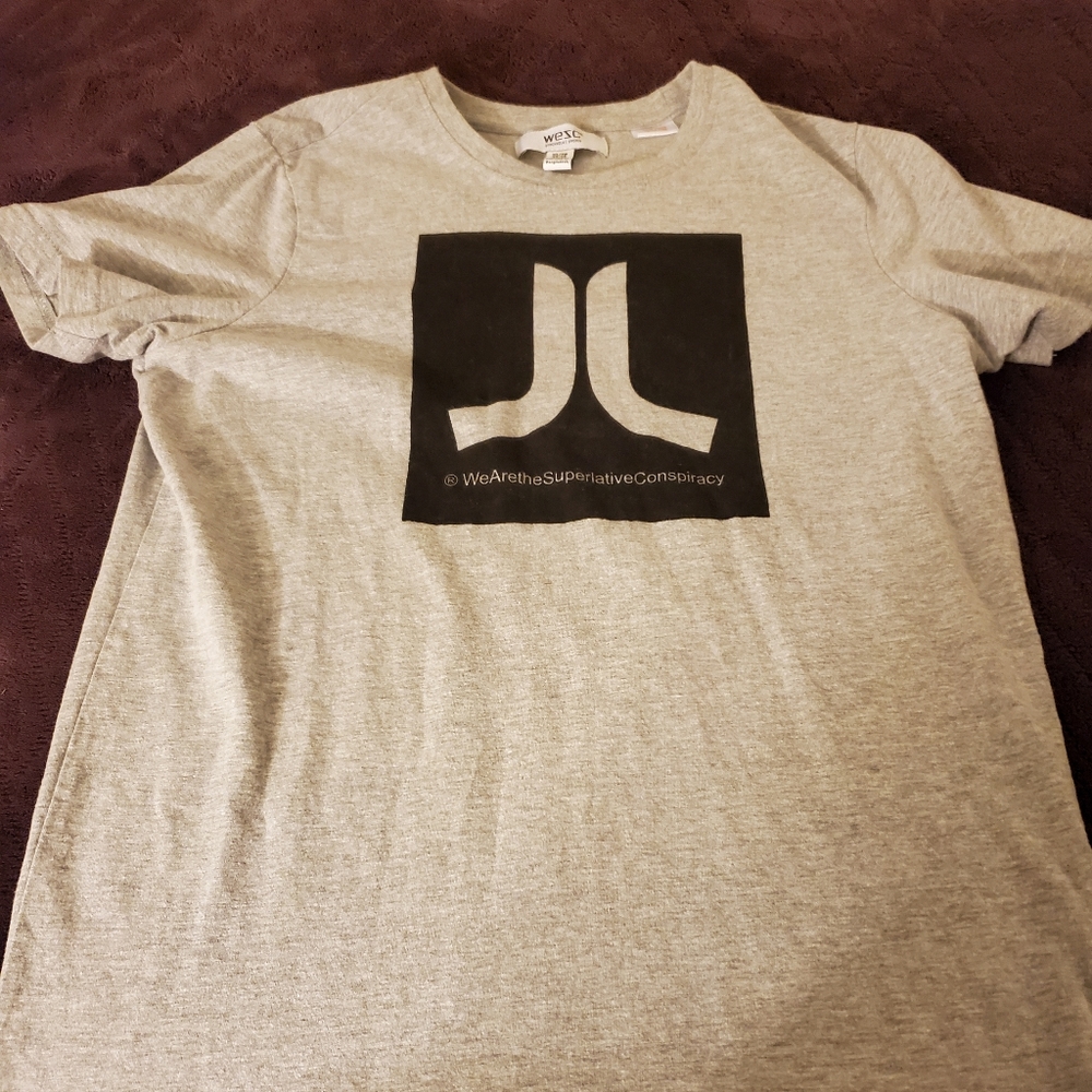 Gray tshirt
